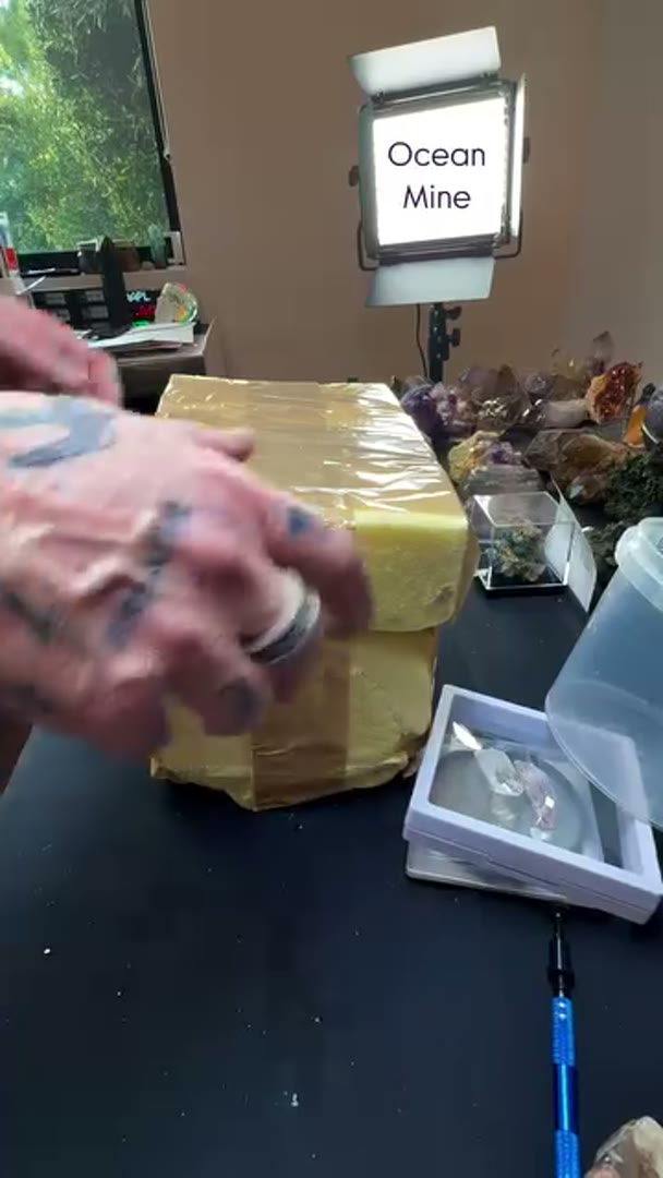 Unboxing of a truly EPIC Ocean Mine Banger!!! Absolutely obsessed with this…