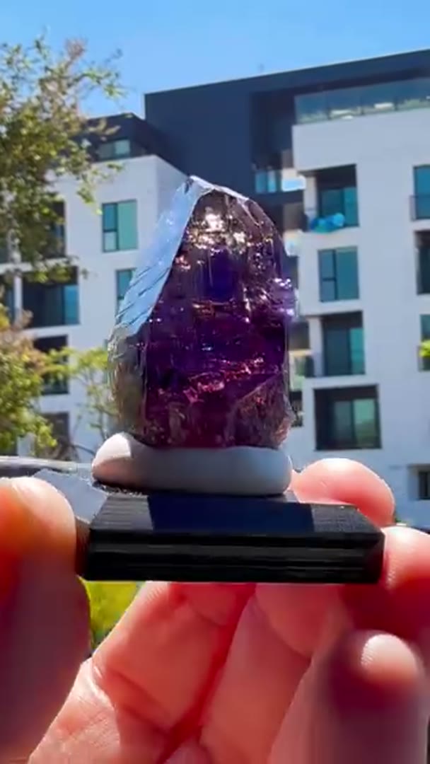 Ripper Tanzanite with sick Pleo and open C Axis