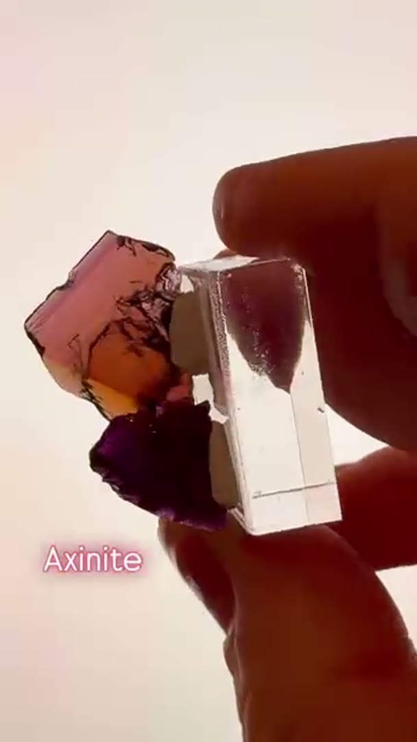 Super glasslike Axinite , Pakistan