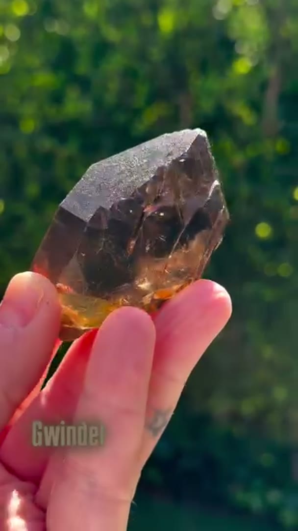 Smokey quartz gwindel  (available) is said to have many properties, including:
