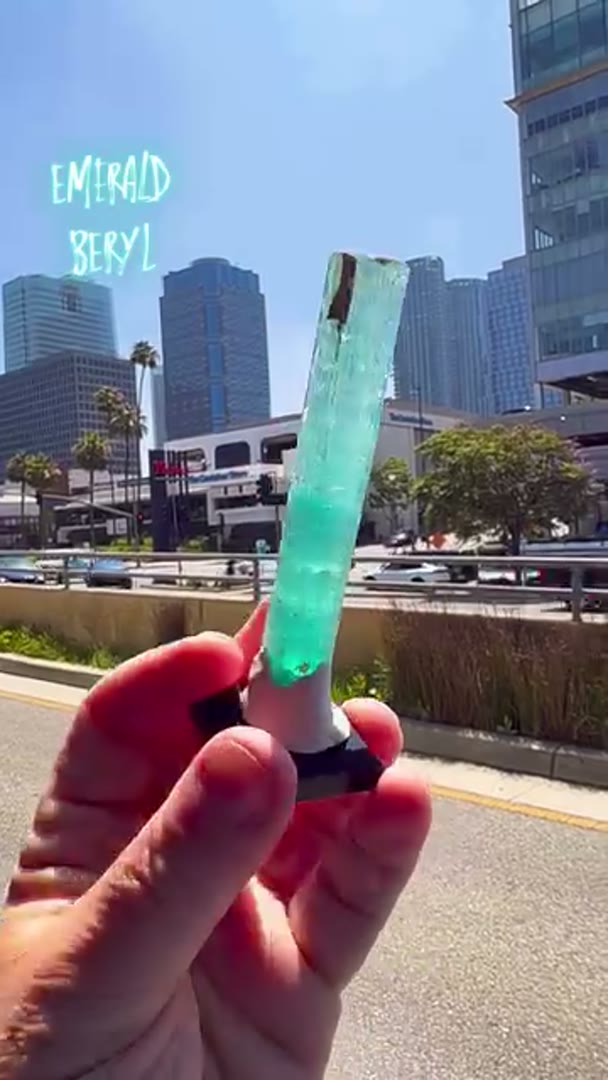 Stunner Vanadium Chromium Beryl (available)