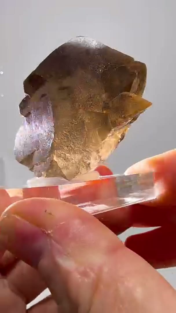 Smokey quartz gwindel  (available) is said to have many properties, including: