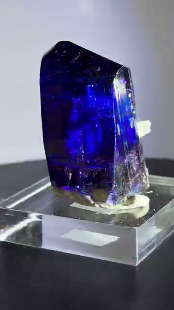 Tanzanite Banger  45+ grams (available)