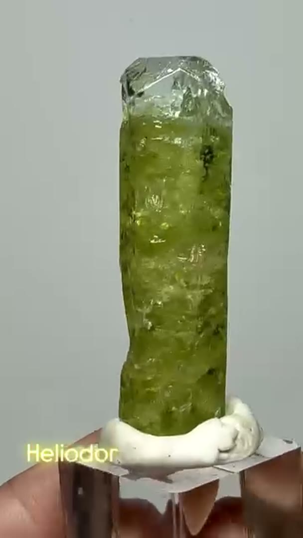 32.5g Heliodor is a golden-yellow gemstone that means “gift of the sun”.…