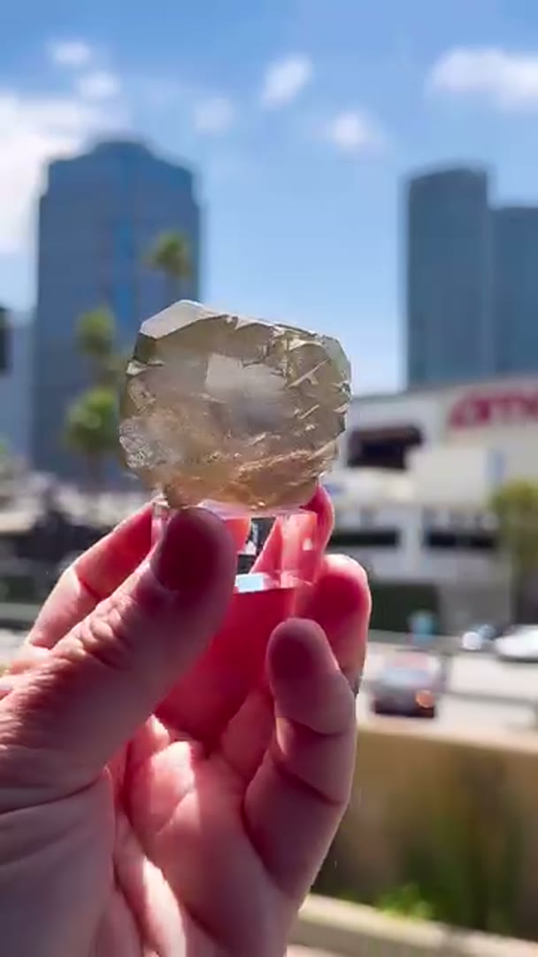 Smokey quartz gwindel  (available) is said to have many properties, including: