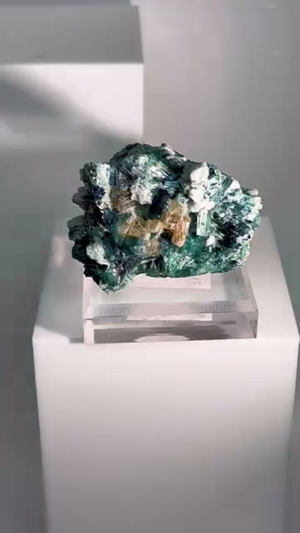 Indicolite Tourmaline Cluster on matrix w Mica from Dara-e-pech, Kunar,…