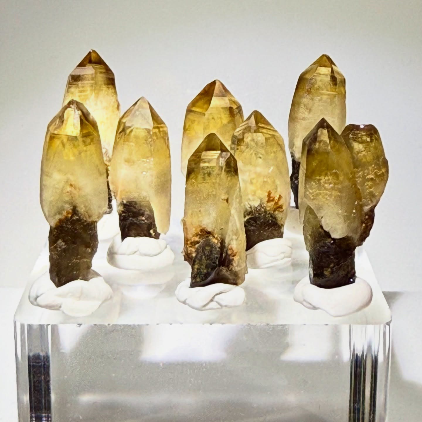Moonlight Pocket Citrine Capped Smoky Quartz The Moonlight Pocket is a known…