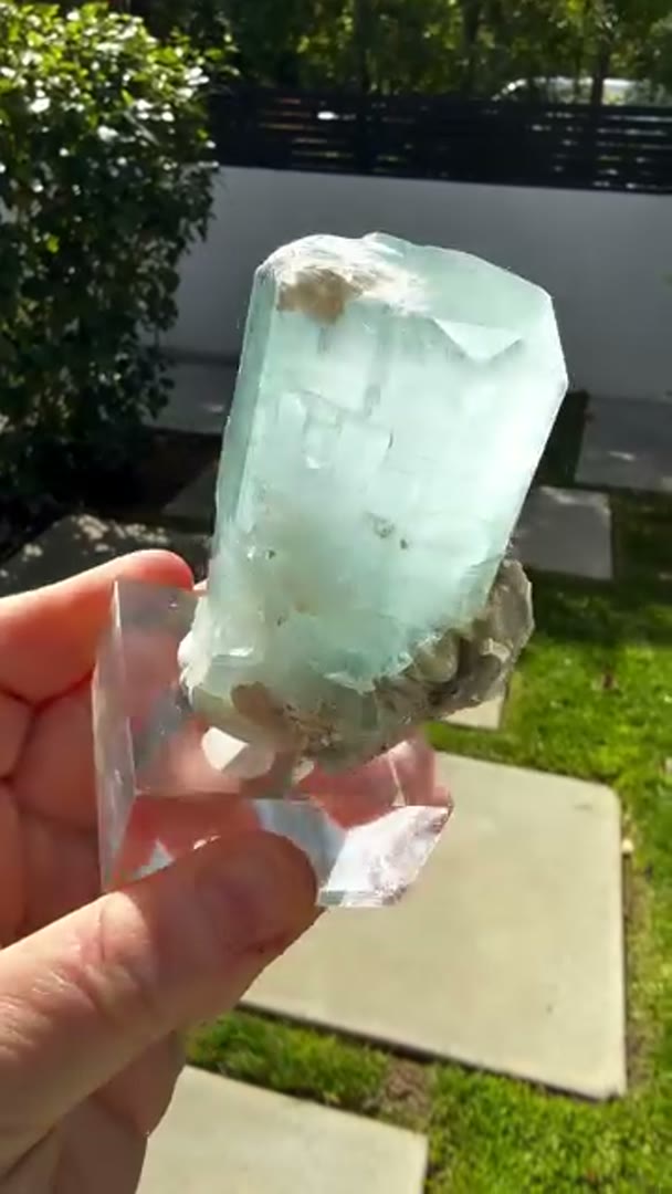 Nagar Aquamarine w Mica