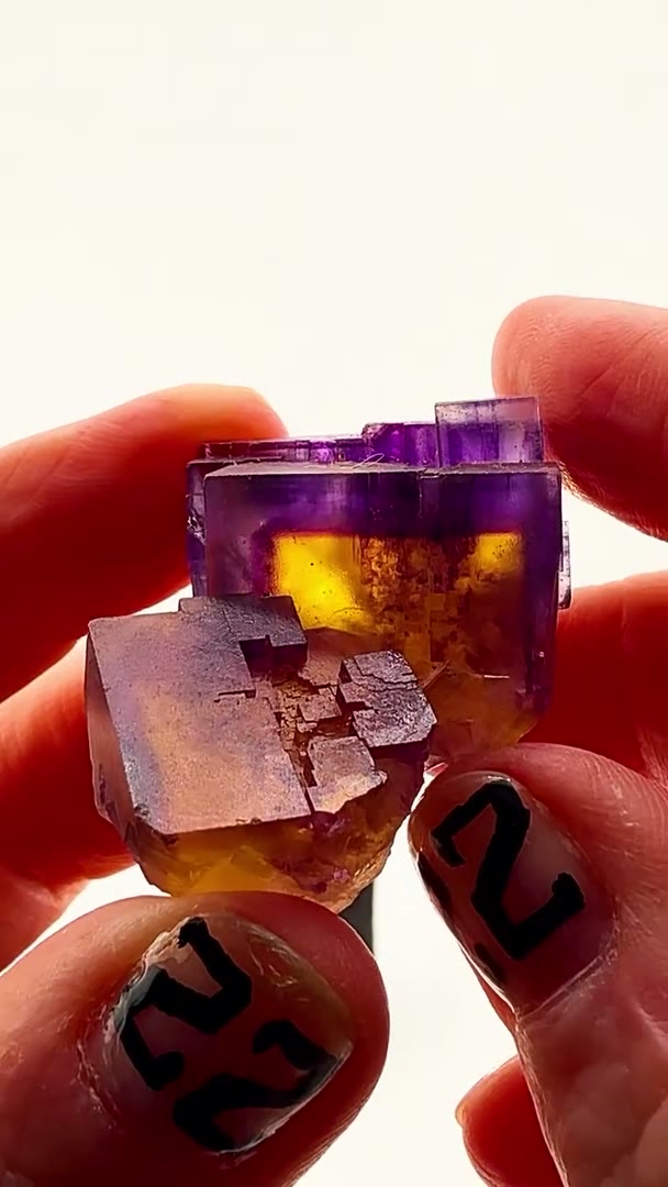 CRYSTAL VICTORY GLOW