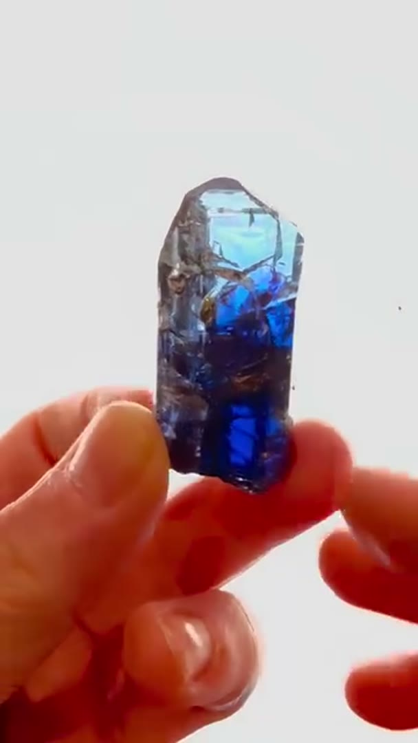 Such a glassy gem Tanzanite