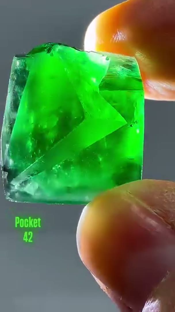 Pocket 42 Fluorite