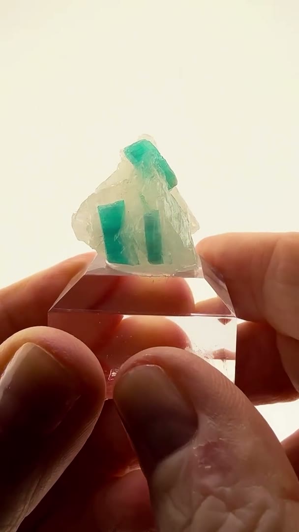 PARAÍBA MAGIC, FROZEN IN QUARTZ