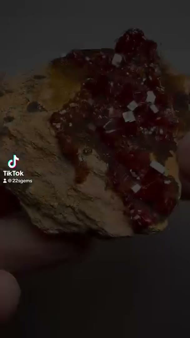 Vanadinite on Matrix