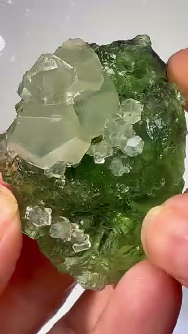 Xianghualing Green Fluorite w calcite Xianghualing fluorite, particularly…