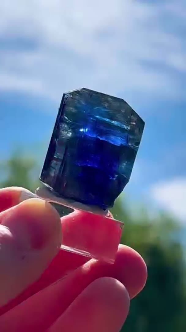 27.4g Tanzanite Heater