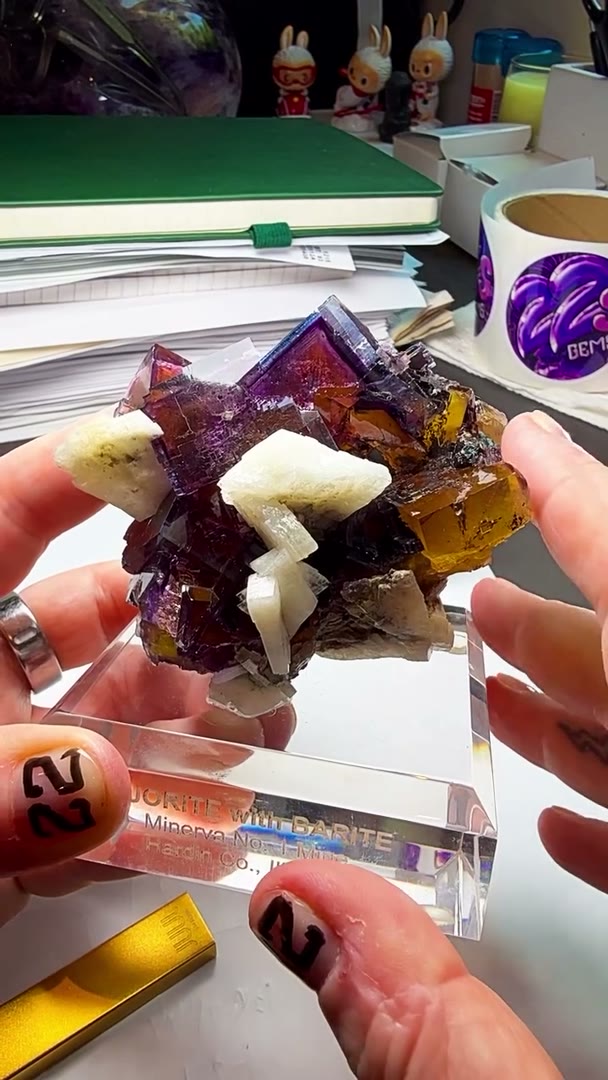 Museum-caliber Illinois fluorite