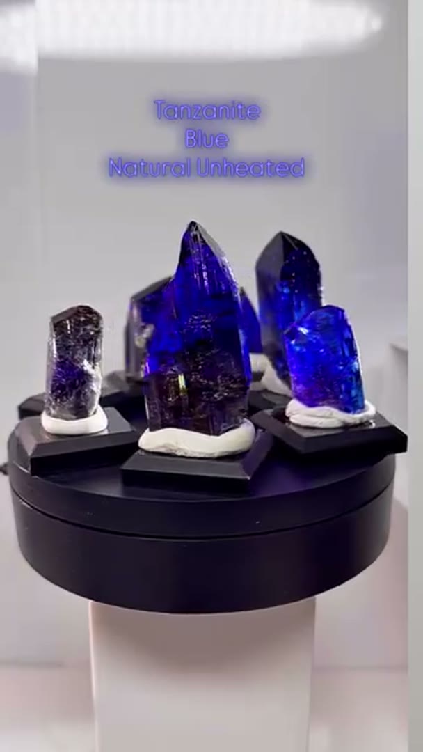 Tanzanite Blues…with that crazy Pleochrosim Tanzanite is a blue to violet…