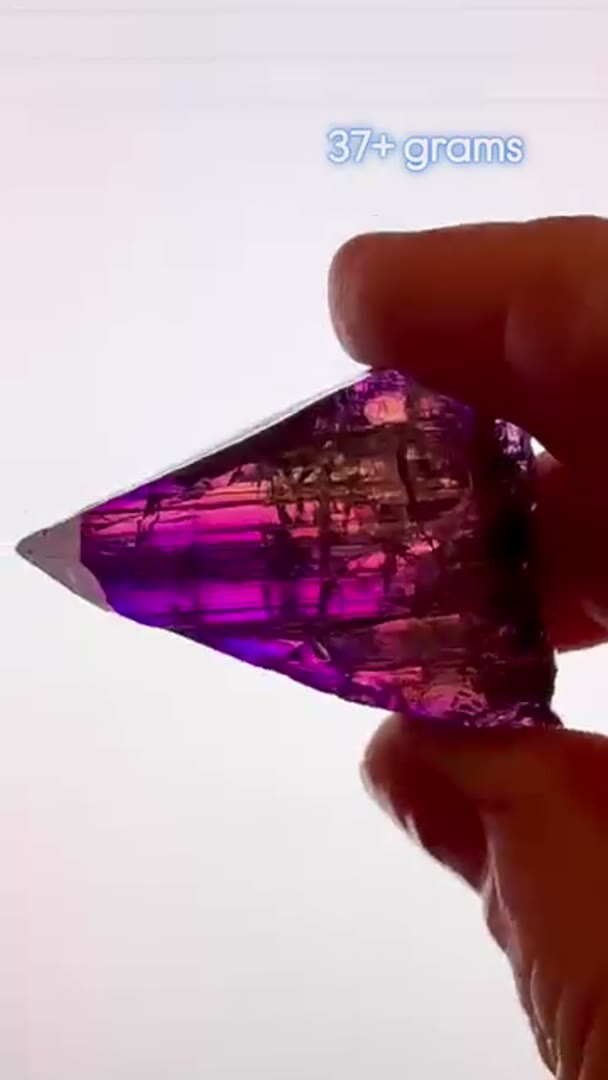Ripper Tanzanite with sick Pleo and open C Axis