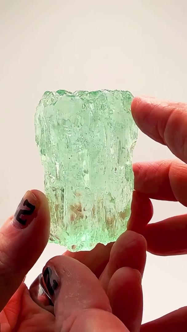 133.73 GRAMS OF BRAZILIAN ETCHED AQUAMARINE FIRE FULL FLOATER