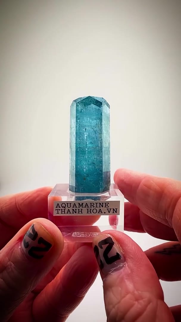 25.12 GRAMS OF VIETNAMESE AQUAMARINE INSANITY… BLUE GLASS PERFECTION!