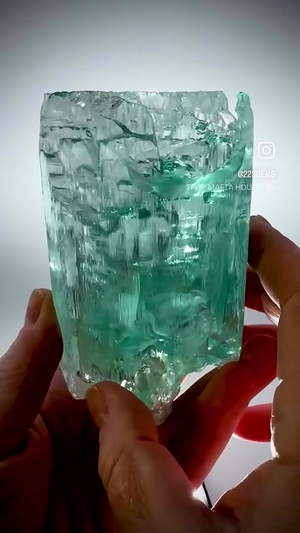 550.73 GRAMS OF PURE ETCHED AQUAMARINE MADNESS… A BRAZILIAN MONSTER!