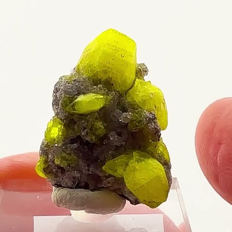 Sunshine trapped in crystal form
