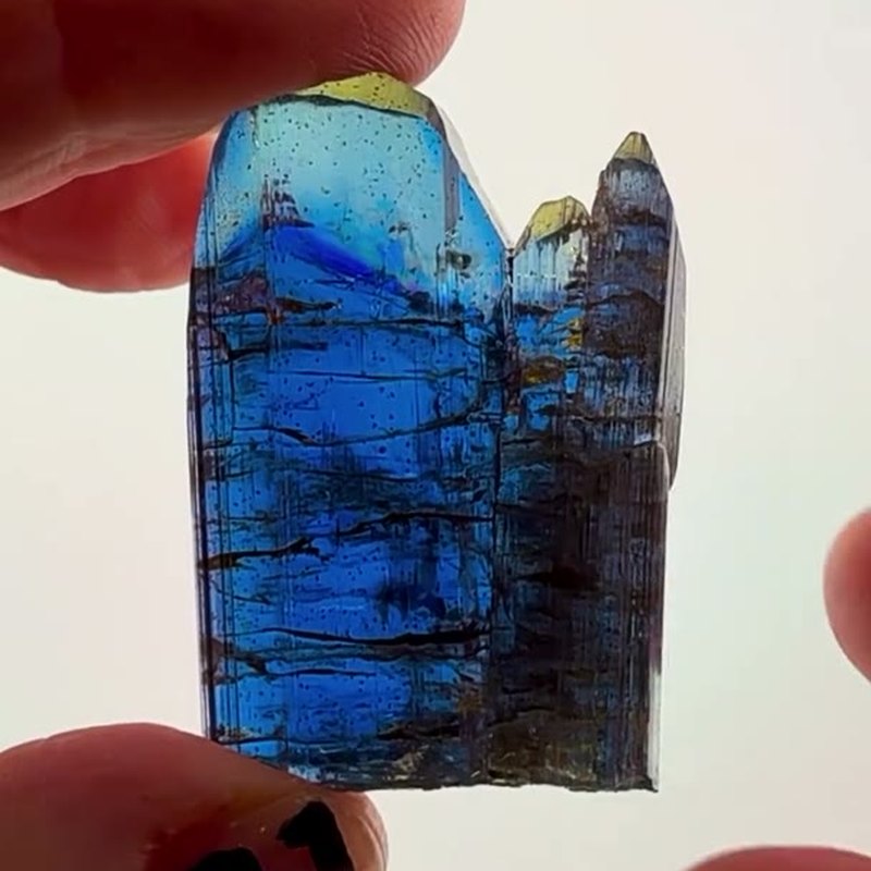 27 grams of electric Tanzanite energy
